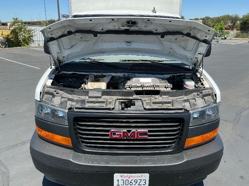 Light Duty Box Truck-Light and Medium Duty Trucks-GMC-2022-Savana G33503-Sacramento-CA-105,686\n\t\tmiles-$ 31,750 - Image 22