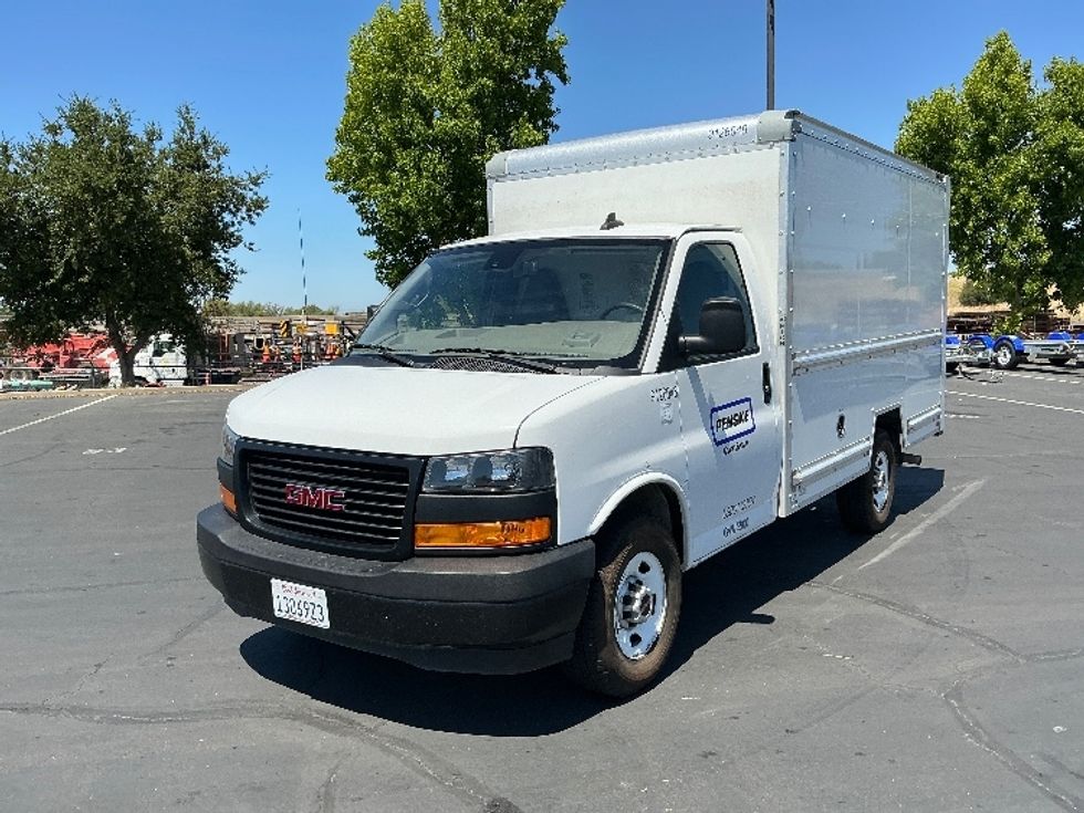 Light Duty Box Truck-Light and Medium Duty Trucks-GMC-2022-Savana G33503-Sacramento-CA-105,686\n\t\tmiles-$ 31,750 - Image 3