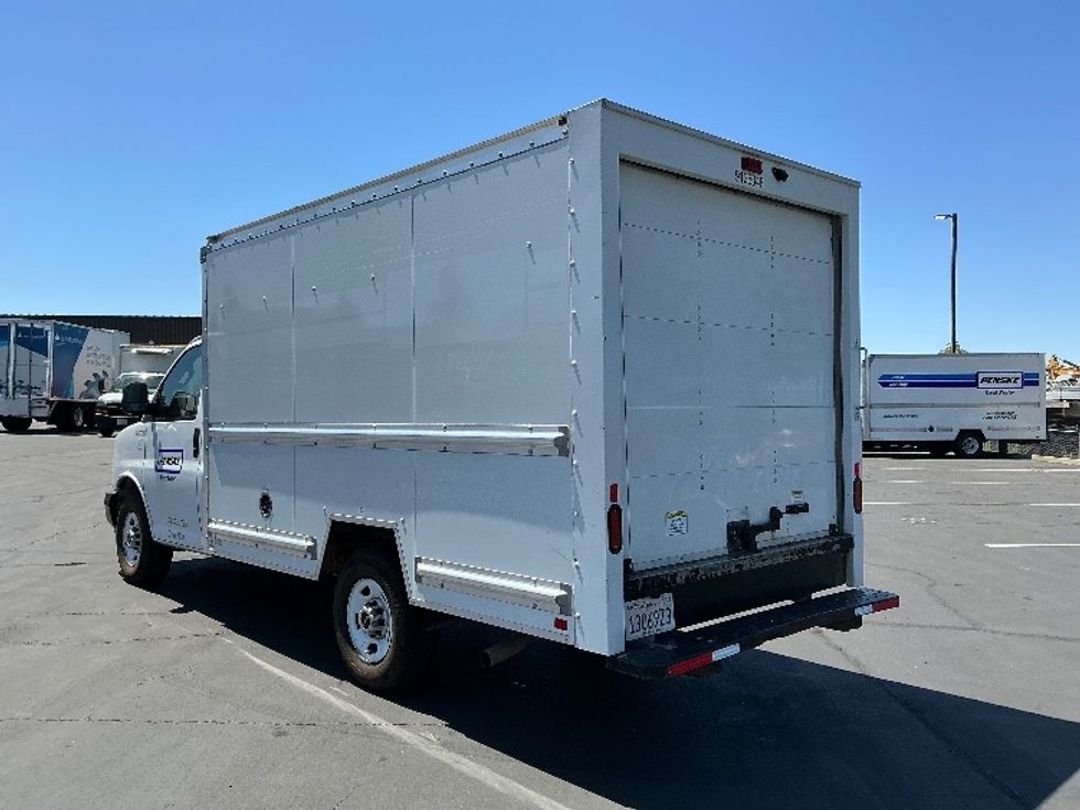 Light Duty Box Truck-Light and Medium Duty Trucks-GMC-2022-Savana G33503-Sacramento-CA-105,686\n\t\tmiles-$ 31,750 - Image 6