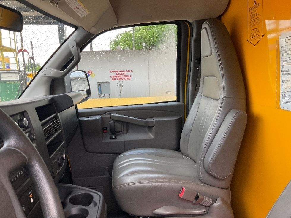 Light Duty Box Truck-Light and Medium Duty Trucks-GMC-2022-Savana G33503-San Antonio-TX-120,889\n\t\tmiles-$ 24,250 - Image 16