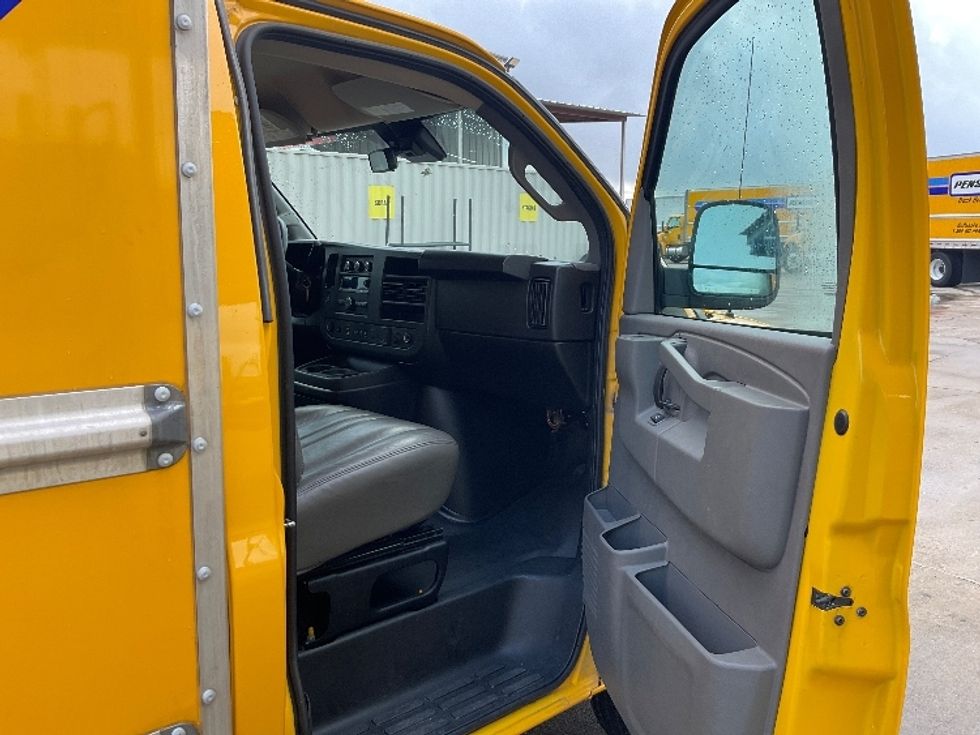 Light Duty Box Truck-Light and Medium Duty Trucks-GMC-2022-Savana G33503-San Antonio-TX-120,889\n\t\tmiles-$ 24,250 - Image 17