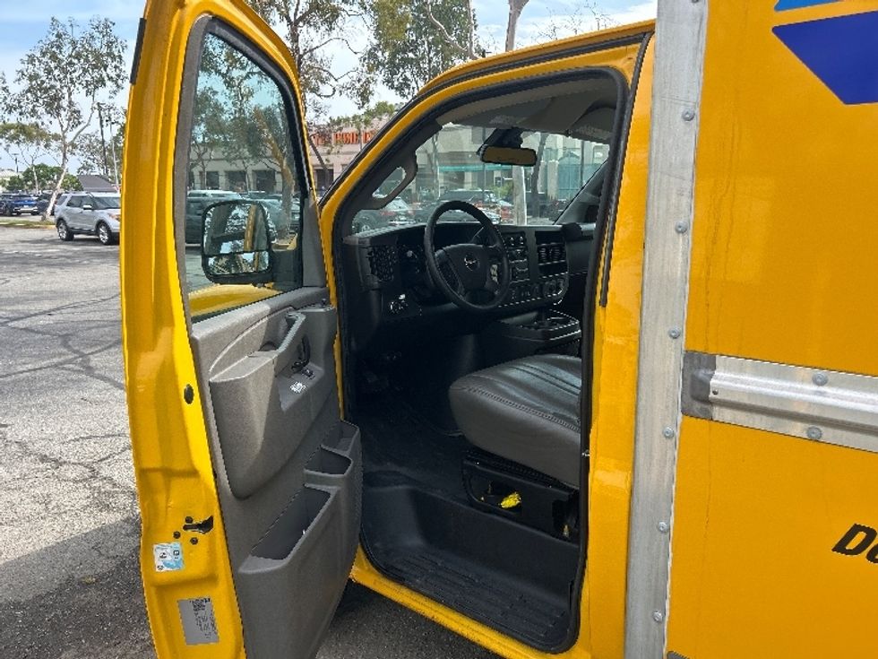Light Duty Box Truck-Light and Medium Duty Trucks-GMC-2022-Savana G33503-Torrance-CA-133,198\n\t\tmiles-$ 22,250 - Image 15