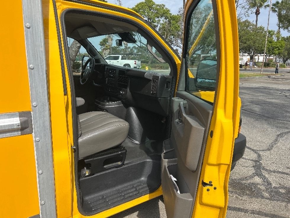 Light Duty Box Truck-Light and Medium Duty Trucks-GMC-2022-Savana G33503-Torrance-CA-133,198\n\t\tmiles-$ 22,250 - Image 19