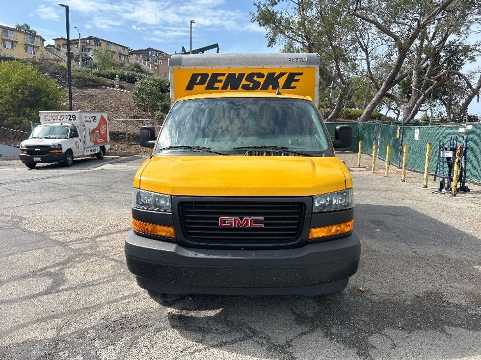Light Duty Box Truck-Light and Medium Duty Trucks-GMC-2022-Savana G33503-Torrance-CA-133,198\n\t\tmiles-$ 22,250 - Image 2