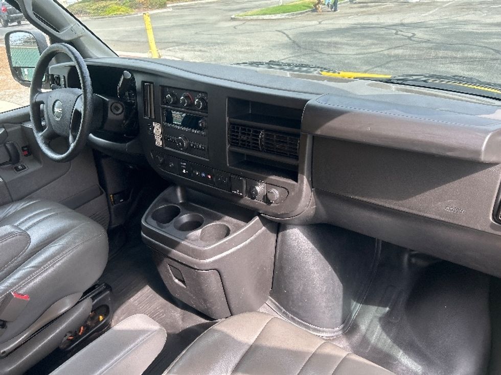 Light Duty Box Truck-Light and Medium Duty Trucks-GMC-2022-Savana G33503-Torrance-CA-133,198\n\t\tmiles-$ 22,250 - Image 20