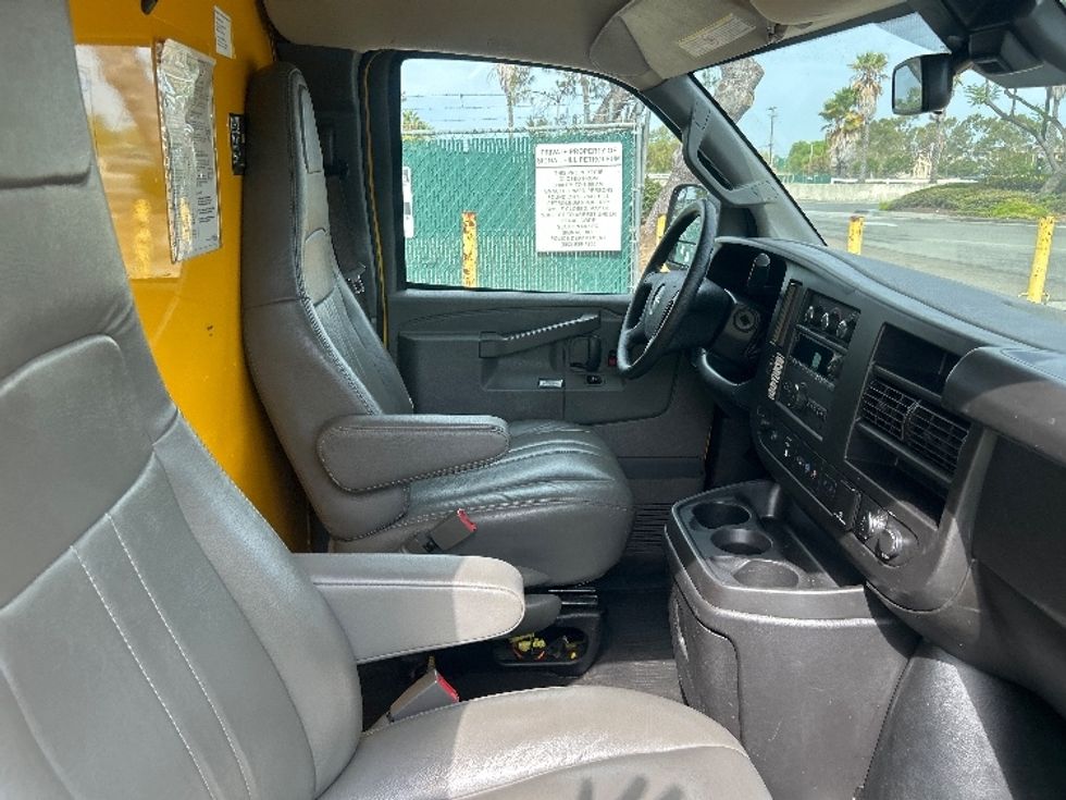 Light Duty Box Truck-Light and Medium Duty Trucks-GMC-2022-Savana G33503-Torrance-CA-133,198\n\t\tmiles-$ 22,250 - Image 21