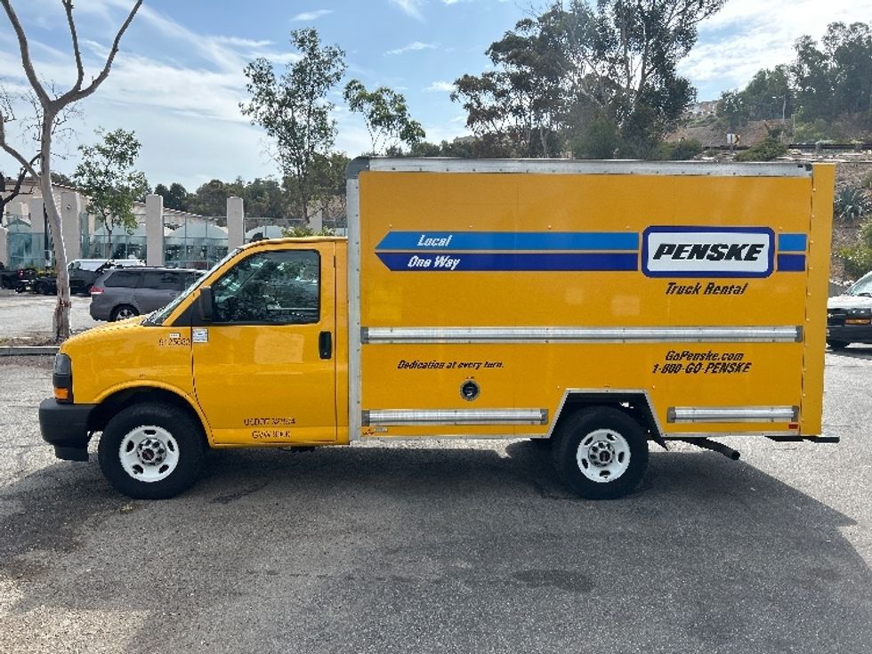 Light Duty Box Truck-Light and Medium Duty Trucks-GMC-2022-Savana G33503-Torrance-CA-133,198\n\t\tmiles-$ 22,250 - Image 4