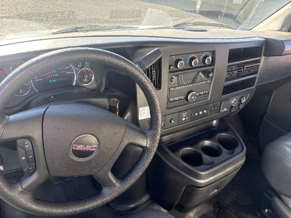 Light Duty Box Truck-Light and Medium Duty Trucks-GMC-2022-Savana G33503-West Sacramento-CA-95,079\n\t\tmiles-$ 33,250 - Image 17