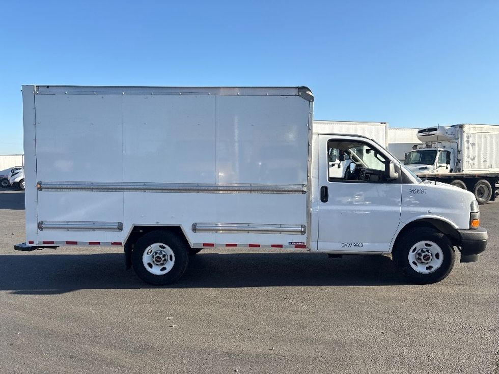 Light Duty Box Truck-Light and Medium Duty Trucks-GMC-2022-Savana G33503-West Sacramento-CA-95,079\n\t\tmiles-$ 33,250 - Image 14
