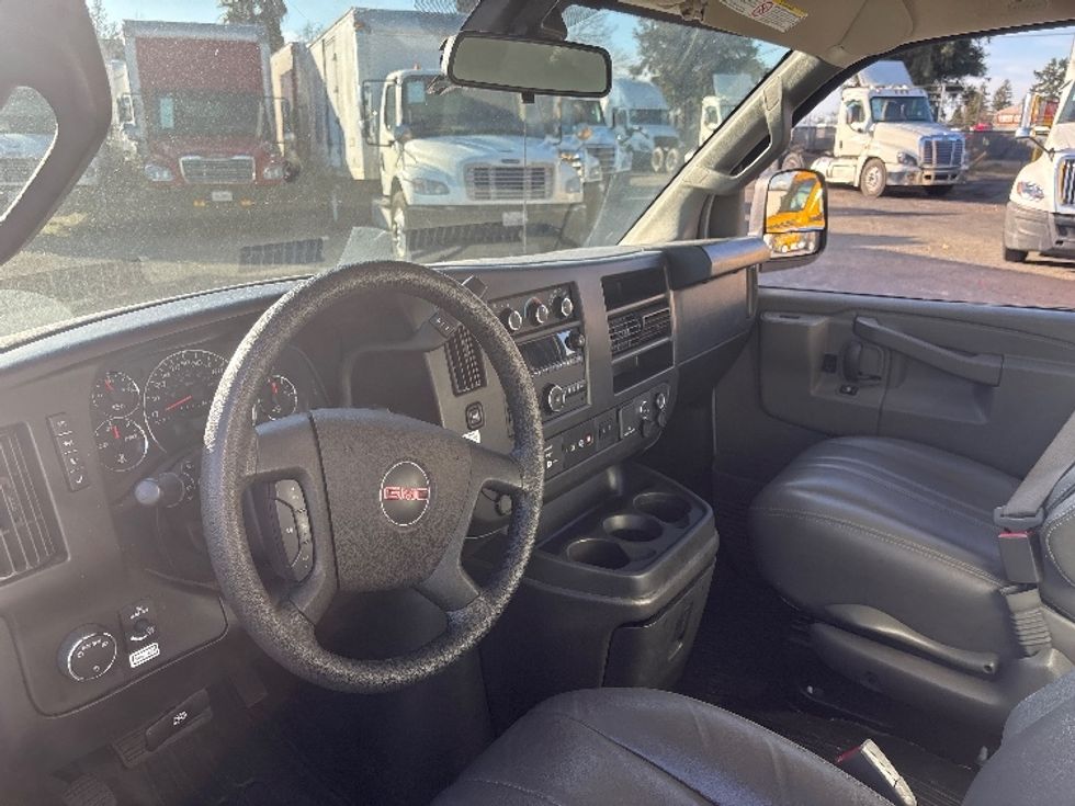 Light Duty Box Truck-Light and Medium Duty Trucks-GMC-2022-Savana G33503-West Sacramento-CA-95,079\n\t\tmiles-$ 33,250 - Image 16
