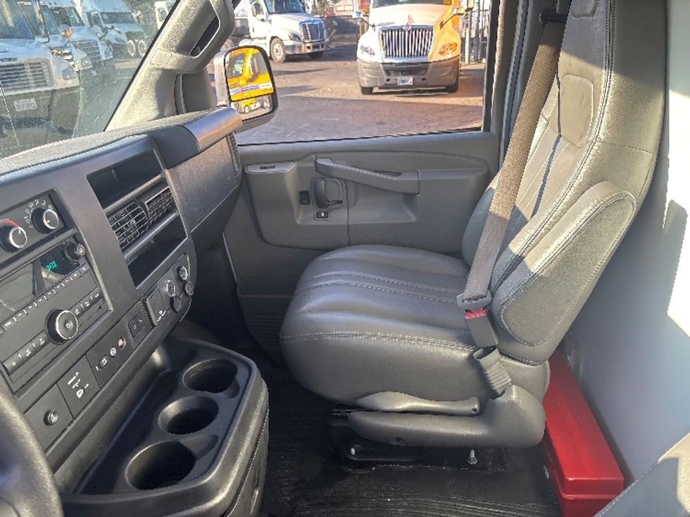 Light Duty Box Truck-Light and Medium Duty Trucks-GMC-2022-Savana G33503-West Sacramento-CA-95,079\n\t\tmiles-$ 33,250 - Image 18
