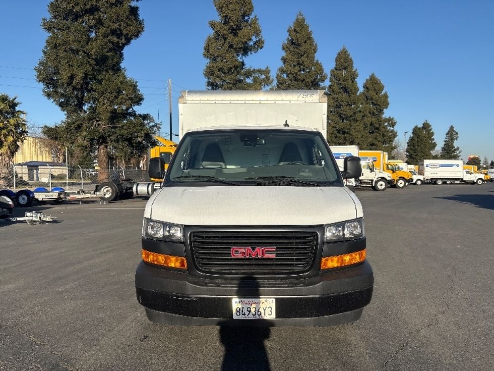 Light Duty Box Truck-Light and Medium Duty Trucks-GMC-2022-Savana G33503-West Sacramento-CA-95,079\n\t\tmiles-$ 33,250 - Image 2