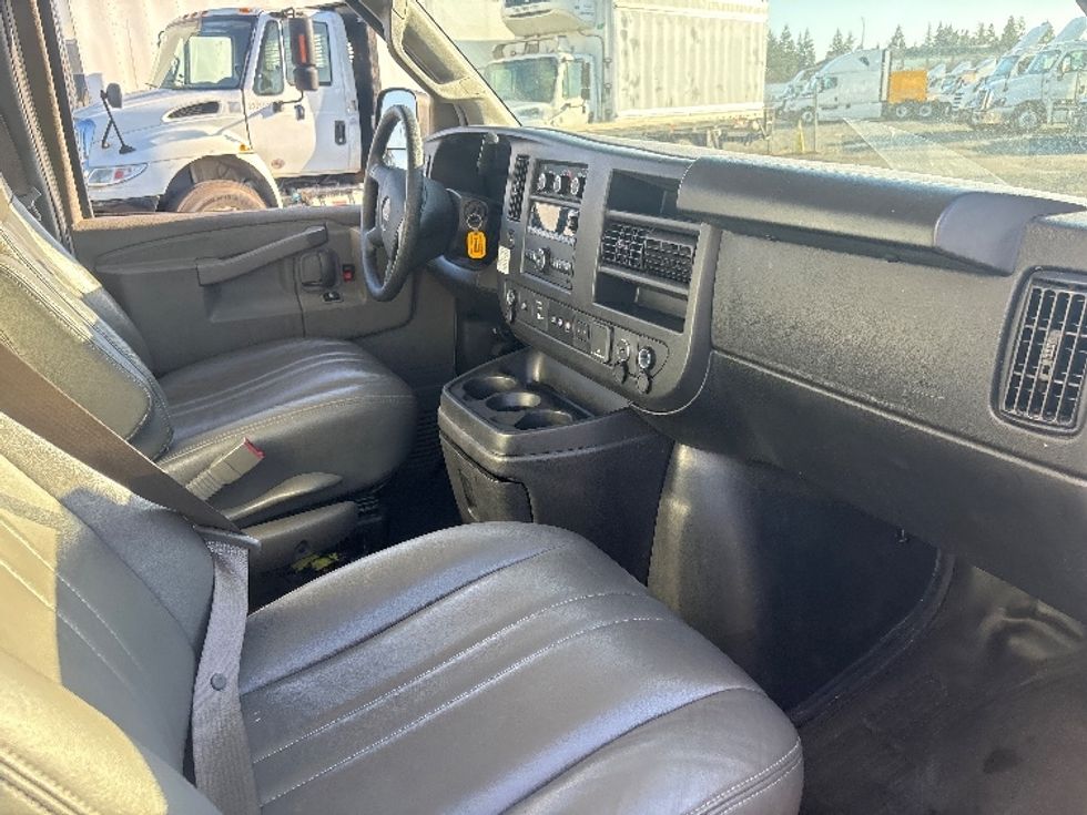 Light Duty Box Truck-Light and Medium Duty Trucks-GMC-2022-Savana G33503-West Sacramento-CA-95,079\n\t\tmiles-$ 33,250 - Image 21