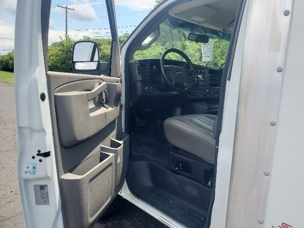 Light Duty Box Truck-Light and Medium Duty Trucks-GMC-2022-Savana G33503-White Deer-PA-141,203\n\t\tmiles-$ 23,750 - Image 15