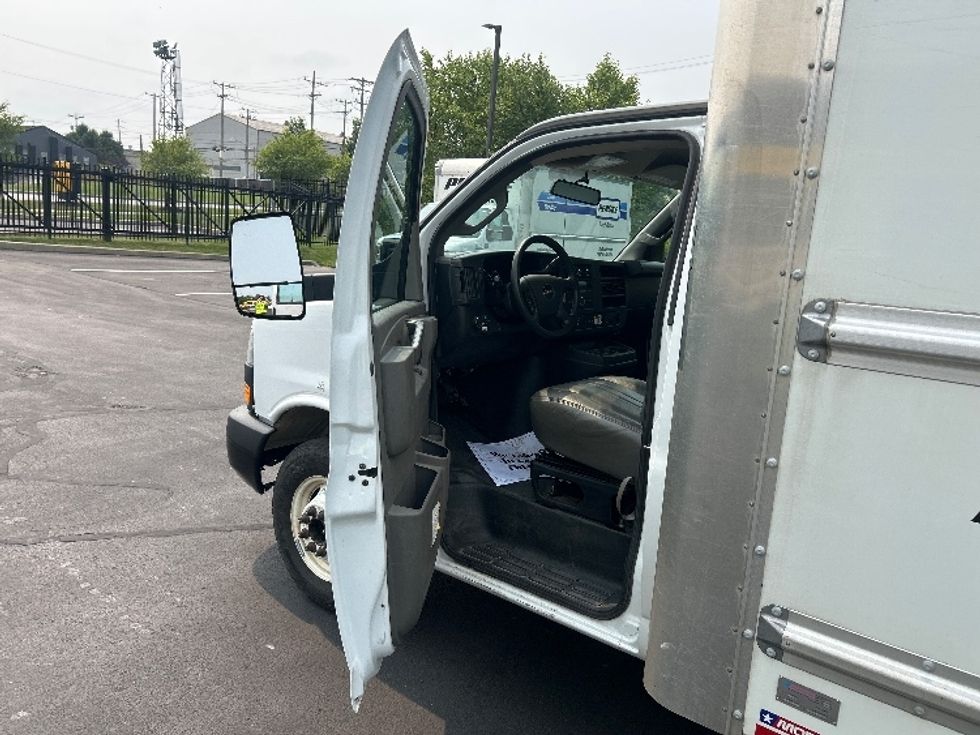 Light Duty Box Truck-Light and Medium Duty Trucks-GMC-2022-Savana G33903-Akron-OH-56,665\n\t\tmiles-$ 39,000 - Image 14