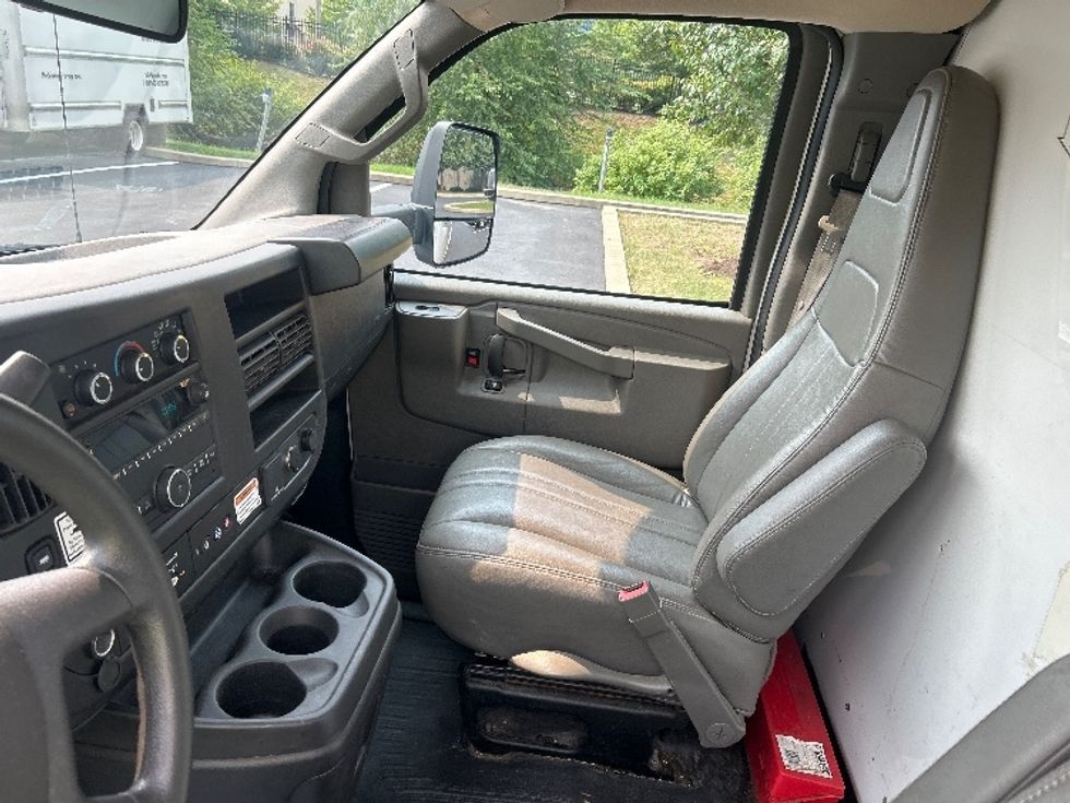 Light Duty Box Truck-Light and Medium Duty Trucks-GMC-2022-Savana G33903-Akron-OH-56,665\n\t\tmiles-$ 39,000 - Image 17