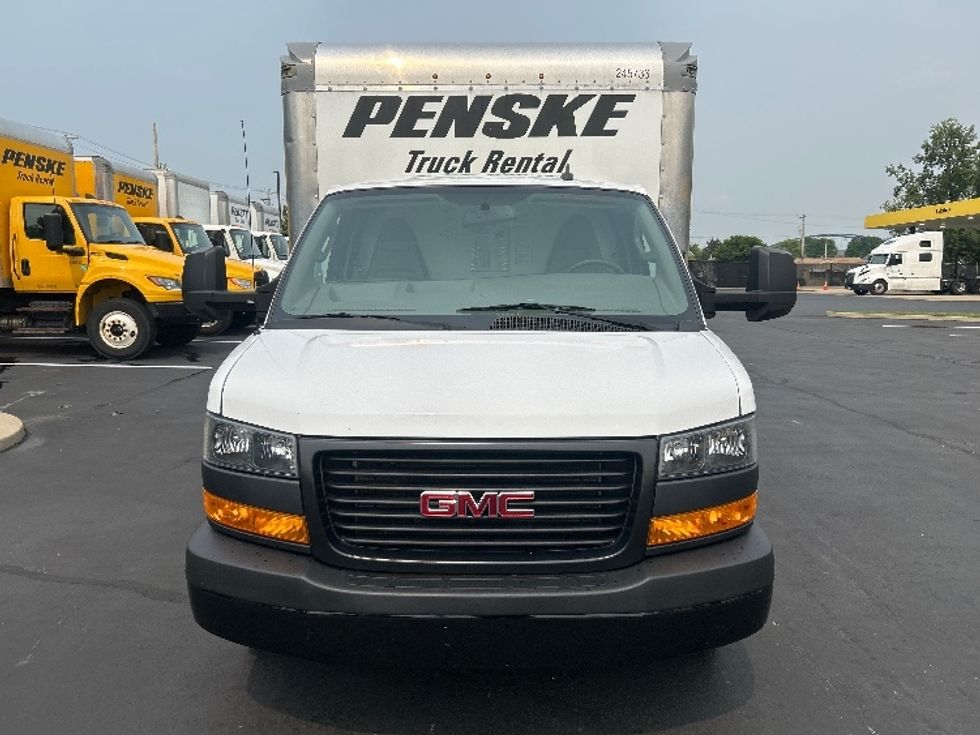 Light Duty Box Truck-Light and Medium Duty Trucks-GMC-2022-Savana G33903-Akron-OH-56,665\n\t\tmiles-$ 39,000 - Image 2