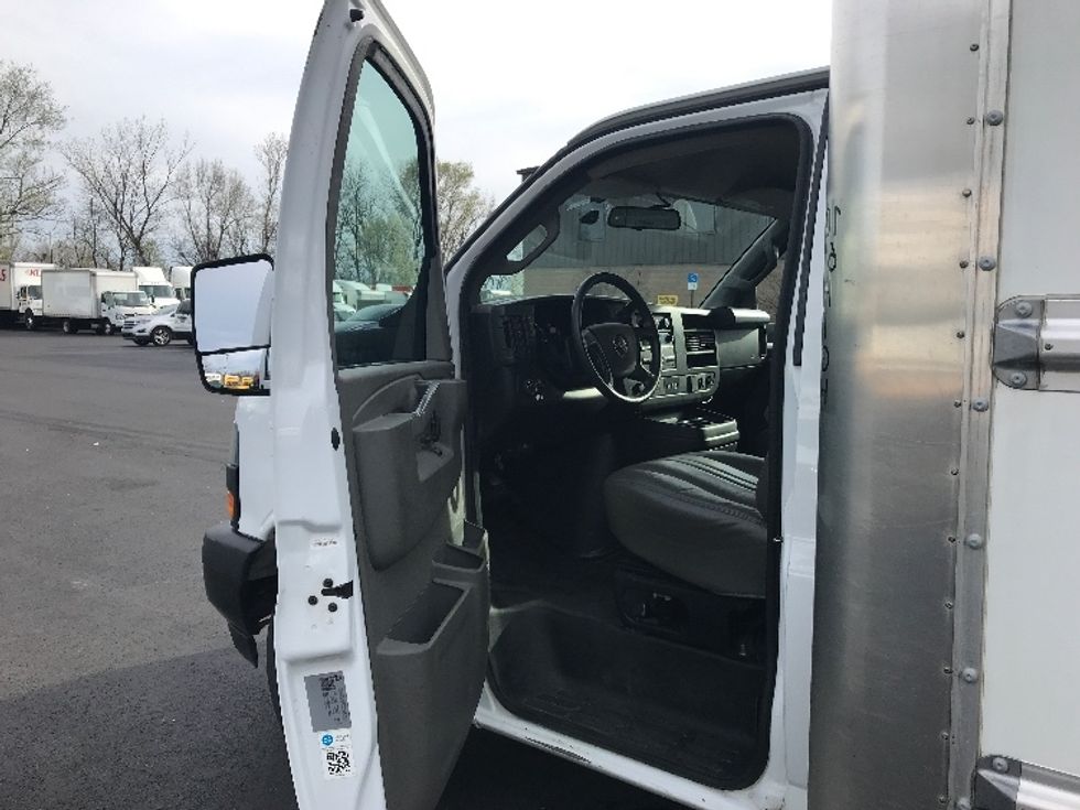 Light Duty Box Truck-Light and Medium Duty Trucks-GMC-2022-Savana G33903-Albany-NY-36,438\n\t\tmiles-$ 40,500 - Image 13
