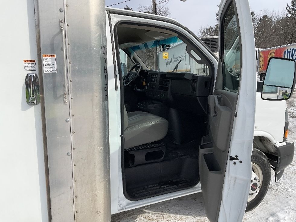 Light Duty Box Truck-Light and Medium Duty Trucks-GMC-2022-Savana G33903-Albany-NY-65,110\n\t\tmiles-$ 42,000 - Image 18