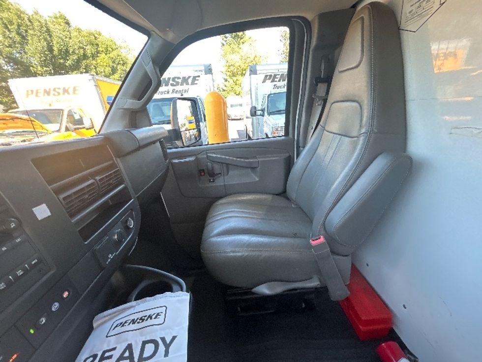 Light Duty Box Truck-Light and Medium Duty Trucks-GMC-2022-Savana G33903-Albany-NY-82,148\n\t\tmiles-$ 34,750 - Image 17