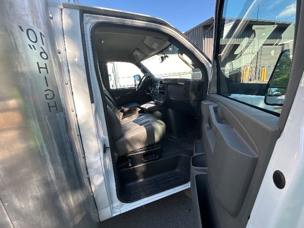 Light Duty Box Truck-Light and Medium Duty Trucks-GMC-2022-Savana G33903-Albany-NY-82,148\n\t\tmiles-$ 34,750 - Image 18