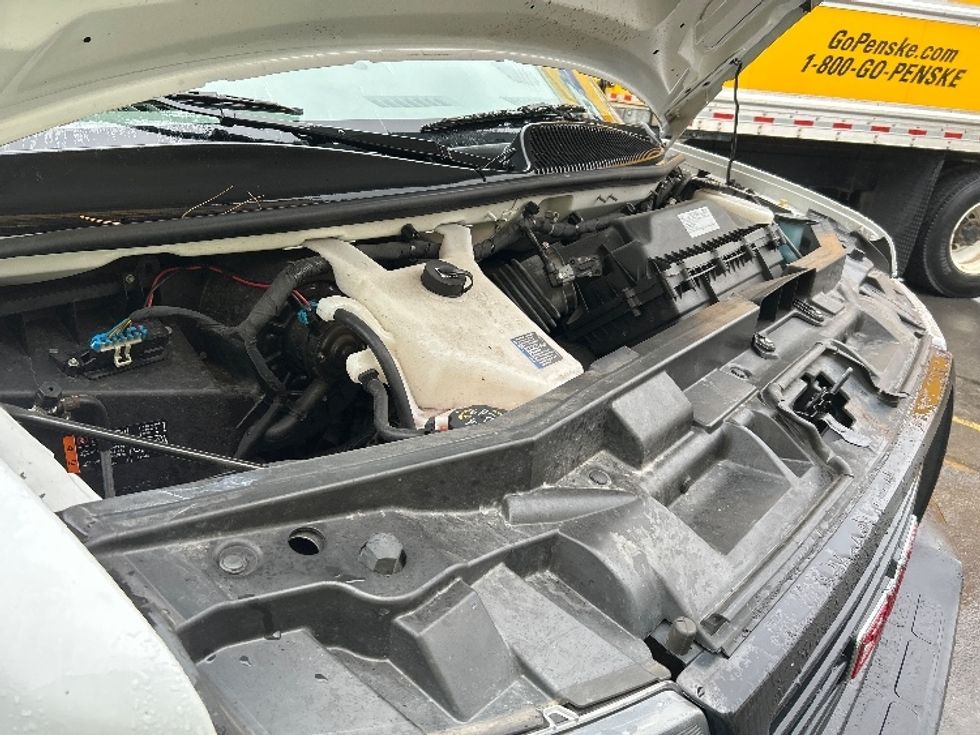 Light Duty Box Truck-Light and Medium Duty Trucks-GMC-2022-Savana G33903-Albuquerque-NM-107,931\n\t\tmiles-$ 32,500 - Image 24