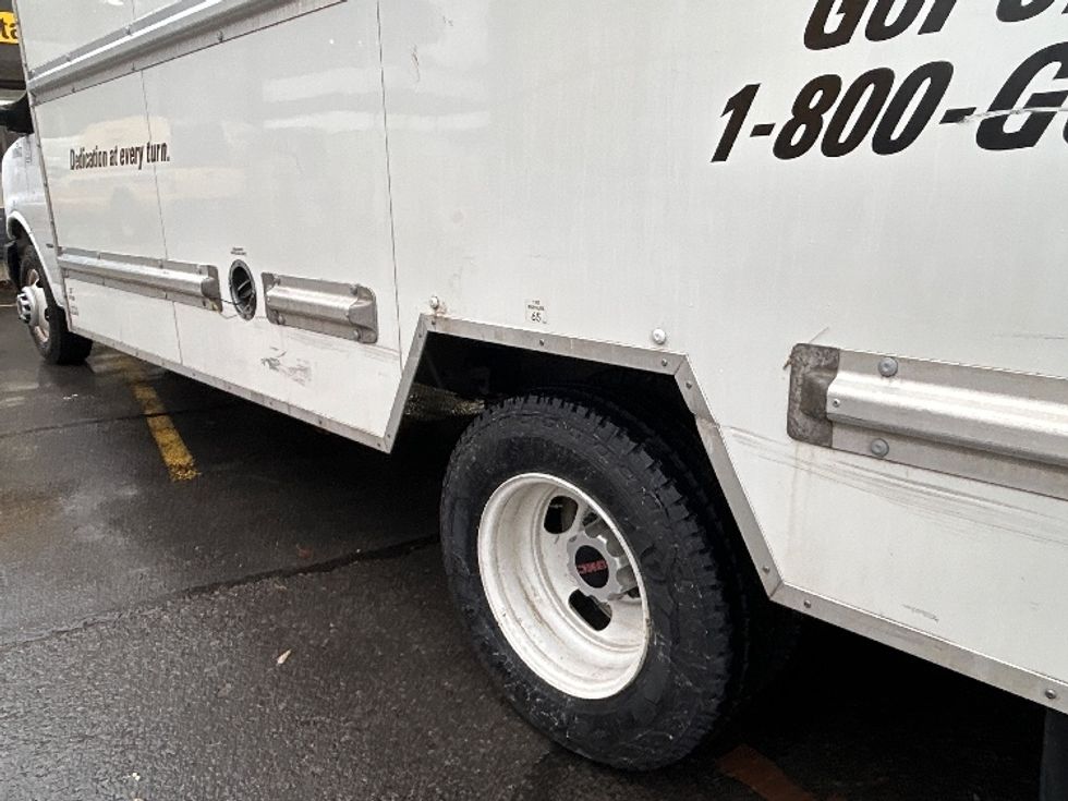 Light Duty Box Truck-Light and Medium Duty Trucks-GMC-2022-Savana G33903-Albuquerque-NM-107,931\n\t\tmiles-$ 32,500 - Image 6