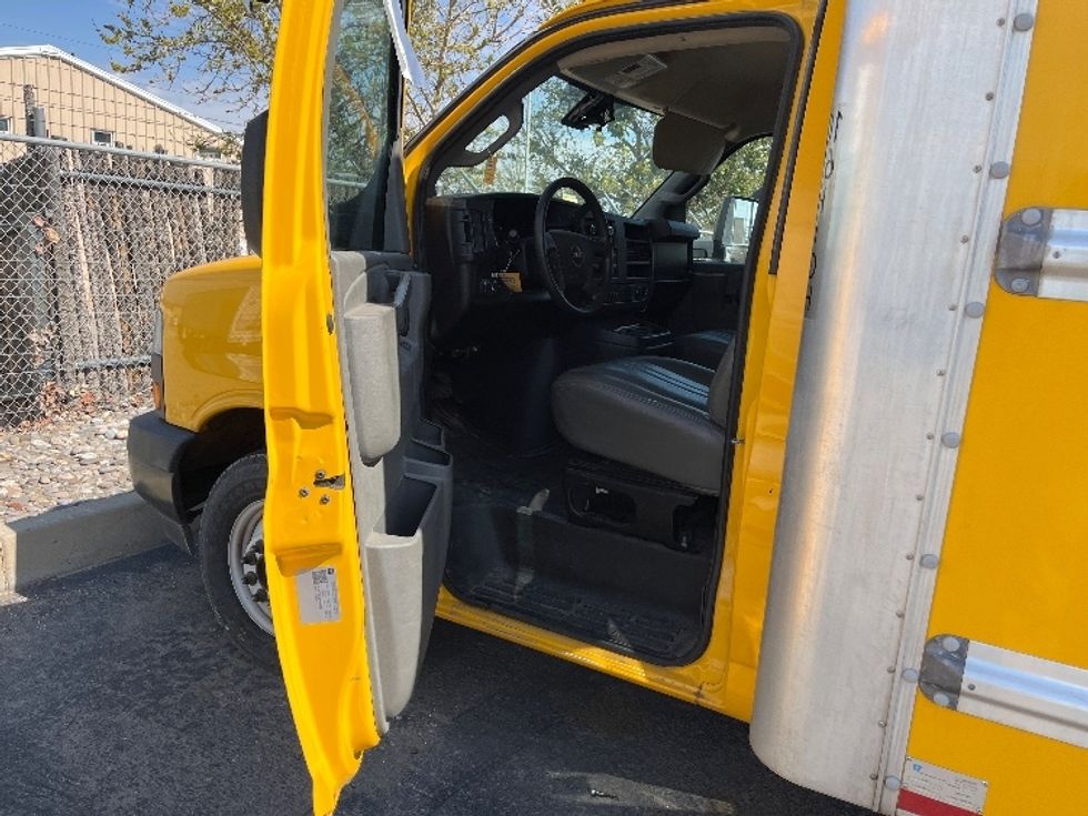 Light Duty Box Truck-Light and Medium Duty Trucks-GMC-2022-Savana G33903-Albuquerque-NM-110,764\n\t\tmiles-$ 12,000 - Image 14