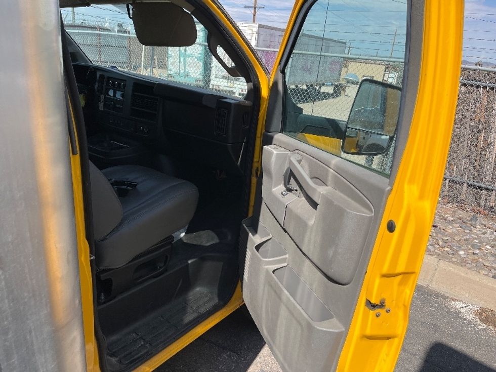Light Duty Box Truck-Light and Medium Duty Trucks-GMC-2022-Savana G33903-Albuquerque-NM-110,764\n\t\tmiles-$ 12,000 - Image 18