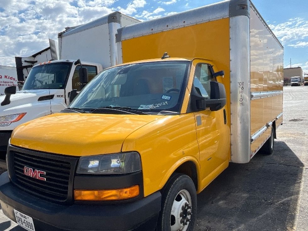 Light Duty Box Truck-Light and Medium Duty Trucks-GMC-2022-Savana G33903-Albuquerque-NM-110,764\n\t\tmiles-$ 12,000 - Image 3