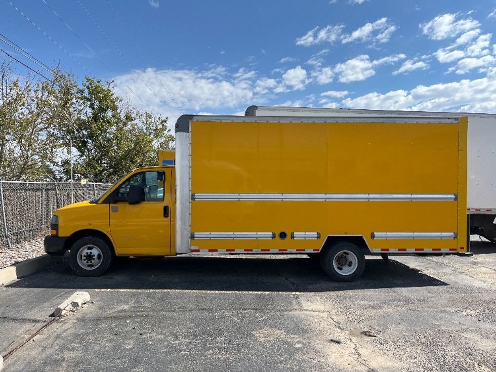 Light Duty Box Truck-Light and Medium Duty Trucks-GMC-2022-Savana G33903-Albuquerque-NM-110,764\n\t\tmiles-$ 12,000 - Image 4