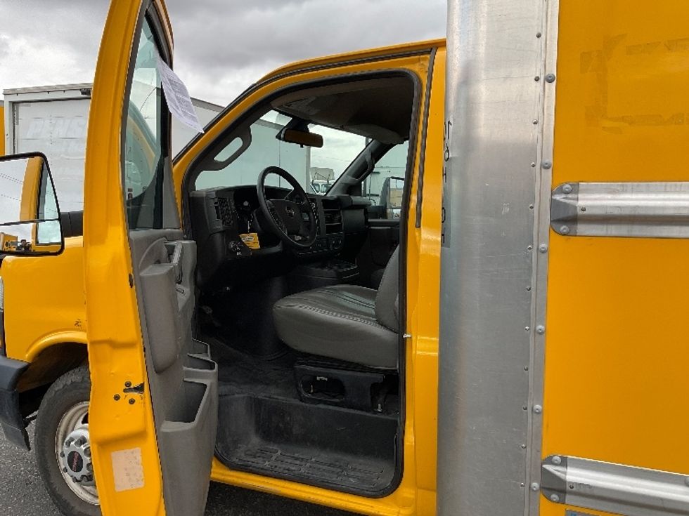 Light Duty Box Truck-Light and Medium Duty Trucks-GMC-2022-Savana G33903-Albuquerque-NM-92,632\n\t\tmiles-$ 30,750 - Image 13
