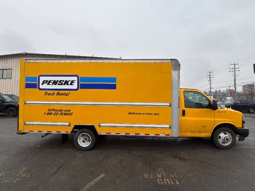 Light Duty Box Truck-Light and Medium Duty Trucks-GMC-2022-Savana G33903-Alexandria-VA-104,914\n\t\tmiles-$ 26,750 - Image 15