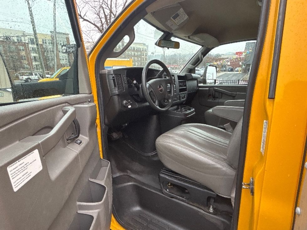 Light Duty Box Truck-Light and Medium Duty Trucks-GMC-2022-Savana G33903-Alexandria-VA-104,914\n\t\tmiles-$ 26,750 - Image 16