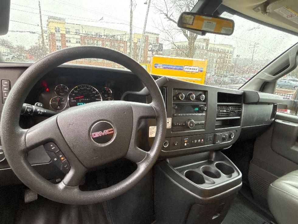 Light Duty Box Truck-Light and Medium Duty Trucks-GMC-2022-Savana G33903-Alexandria-VA-104,914\n\t\tmiles-$ 26,750 - Image 17