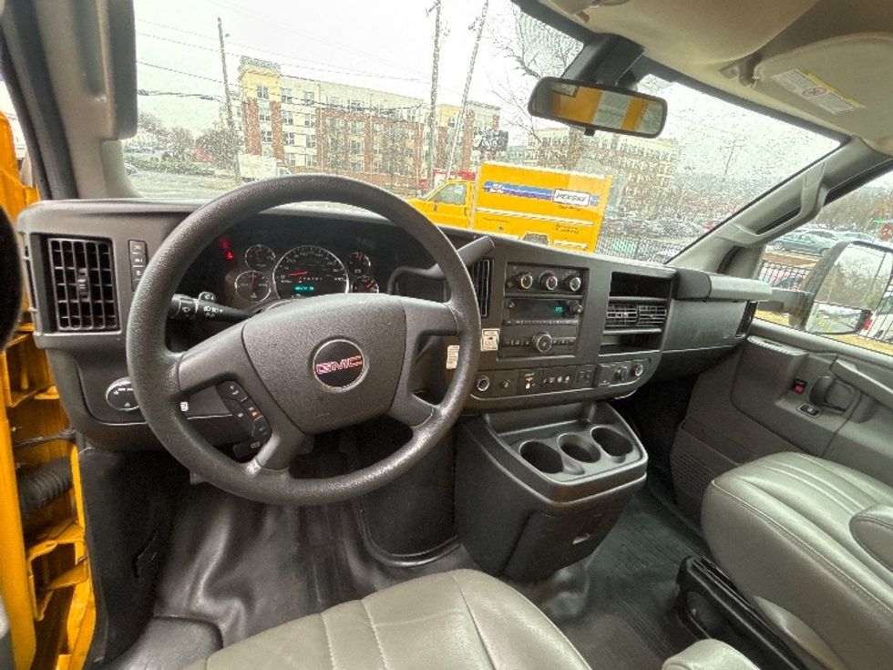 Light Duty Box Truck-Light and Medium Duty Trucks-GMC-2022-Savana G33903-Alexandria-VA-104,914\n\t\tmiles-$ 26,750 - Image 18