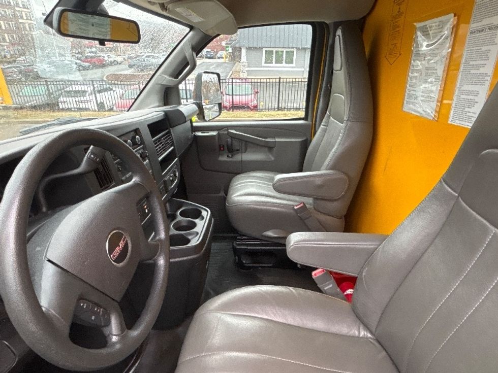 Light Duty Box Truck-Light and Medium Duty Trucks-GMC-2022-Savana G33903-Alexandria-VA-104,914\n\t\tmiles-$ 26,750 - Image 19
