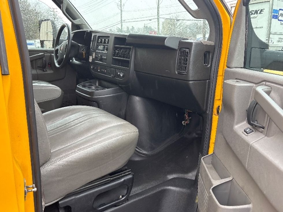 Light Duty Box Truck-Light and Medium Duty Trucks-GMC-2022-Savana G33903-Alexandria-VA-104,914\n\t\tmiles-$ 26,750 - Image 20