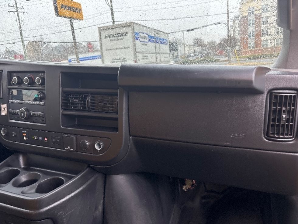 Light Duty Box Truck-Light and Medium Duty Trucks-GMC-2022-Savana G33903-Alexandria-VA-104,914\n\t\tmiles-$ 26,750 - Image 21