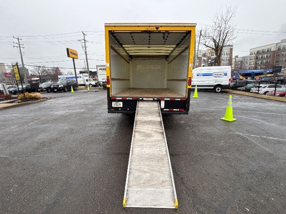 Light Duty Box Truck-Light and Medium Duty Trucks-GMC-2022-Savana G33903-Alexandria-VA-104,914\n\t\tmiles-$ 26,750 - Image 9