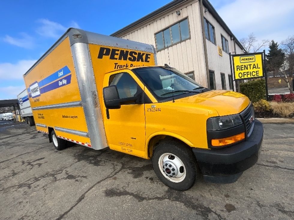 Light Duty Box Truck-Light and Medium Duty Trucks-GMC-2022-Savana G33903-Alexandria-VA-55,124\n\t\tmiles-$ 32,500 - Image 1