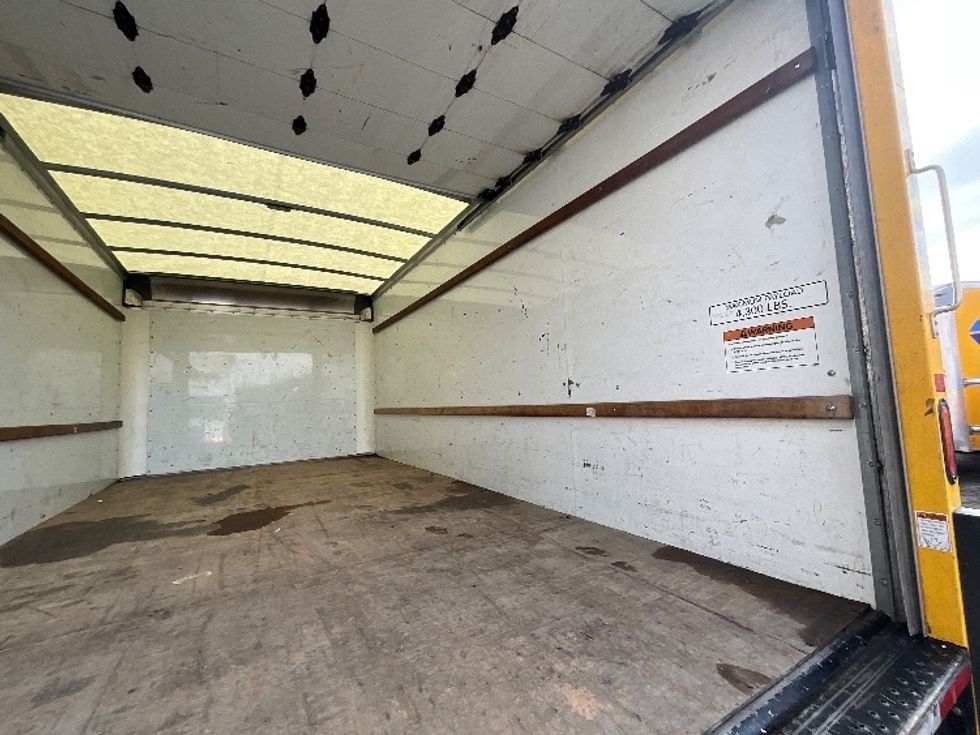 Light Duty Box Truck-Light and Medium Duty Trucks-GMC-2022-Savana G33903-Alexandria-VA-55,124\n\t\tmiles-$ 32,500 - Image 12