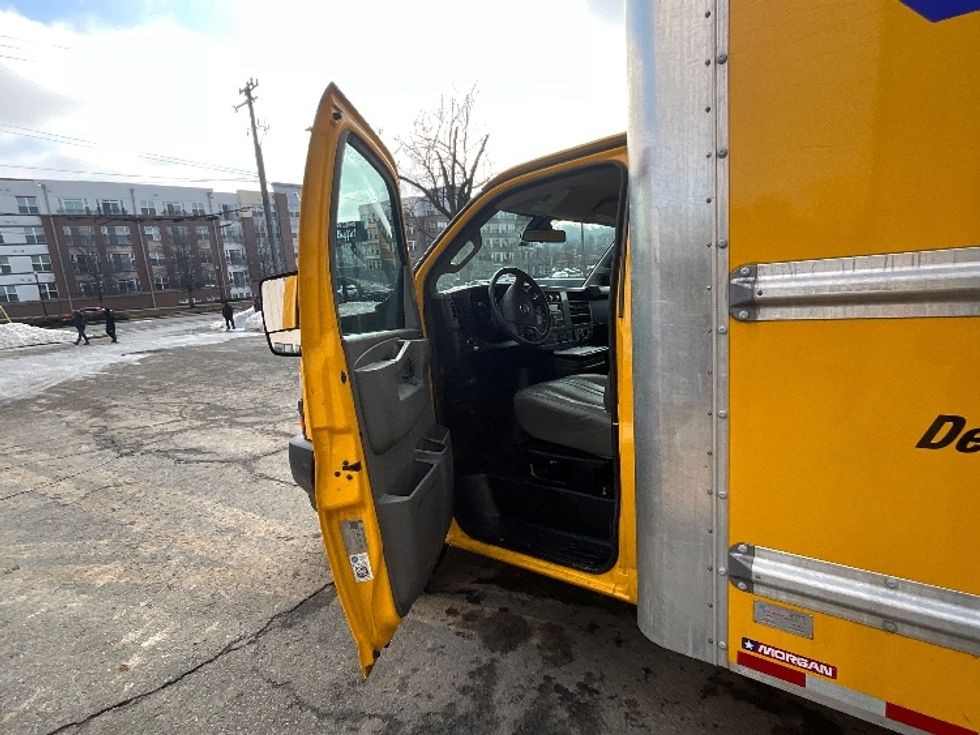 Light Duty Box Truck-Light and Medium Duty Trucks-GMC-2022-Savana G33903-Alexandria-VA-55,124\n\t\tmiles-$ 32,500 - Image 16