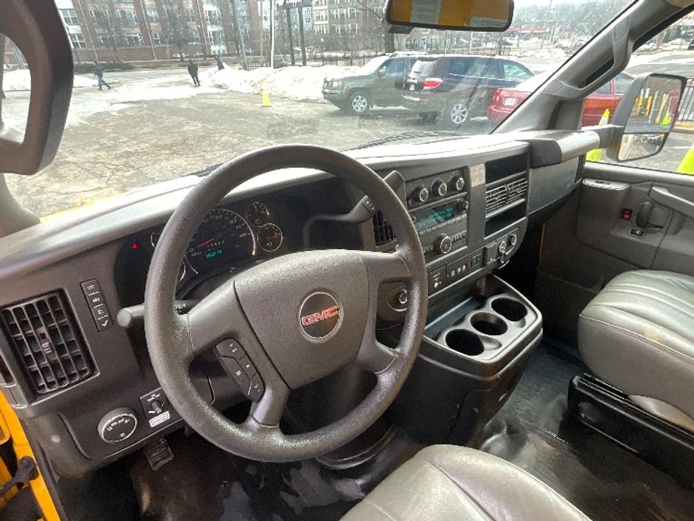 Light Duty Box Truck-Light and Medium Duty Trucks-GMC-2022-Savana G33903-Alexandria-VA-55,124\n\t\tmiles-$ 32,500 - Image 17