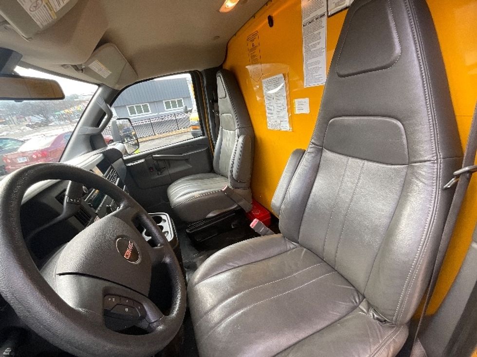 Light Duty Box Truck-Light and Medium Duty Trucks-GMC-2022-Savana G33903-Alexandria-VA-55,124\n\t\tmiles-$ 32,500 - Image 19