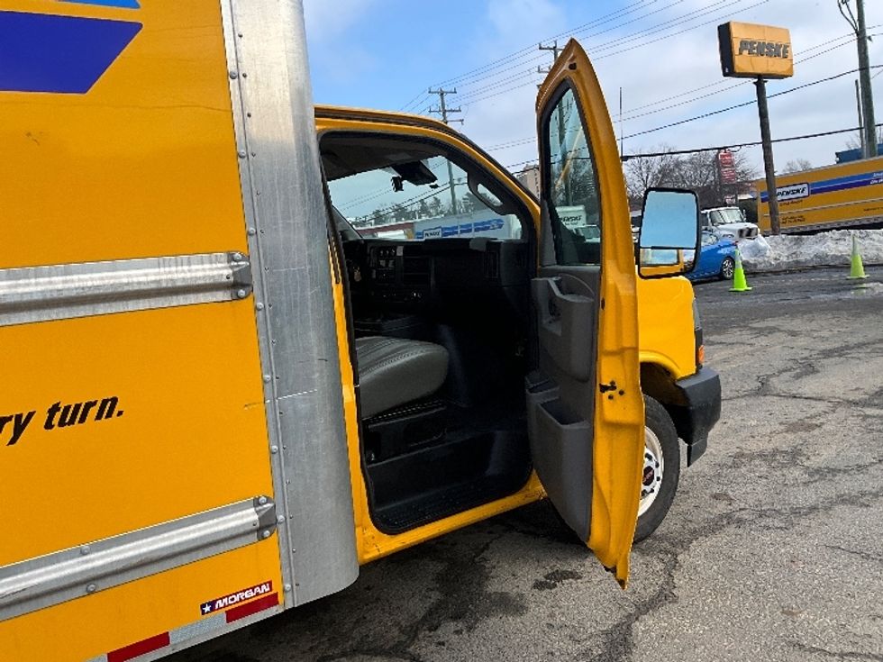 Light Duty Box Truck-Light and Medium Duty Trucks-GMC-2022-Savana G33903-Alexandria-VA-55,124\n\t\tmiles-$ 32,500 - Image 20