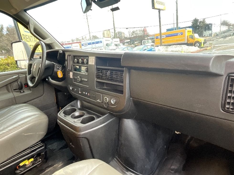 Light Duty Box Truck-Light and Medium Duty Trucks-GMC-2022-Savana G33903-Alexandria-VA-55,124\n\t\tmiles-$ 32,500 - Image 21