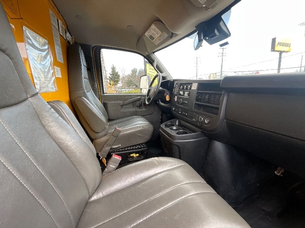 Light Duty Box Truck-Light and Medium Duty Trucks-GMC-2022-Savana G33903-Alexandria-VA-55,124\n\t\tmiles-$ 32,500 - Image 22