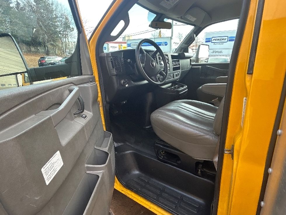 Light Duty Box Truck-Light and Medium Duty Trucks-GMC-2022-Savana G33903-Alexandria-VA-58,793\n\t\tmiles-$ 32,000 - Image 16