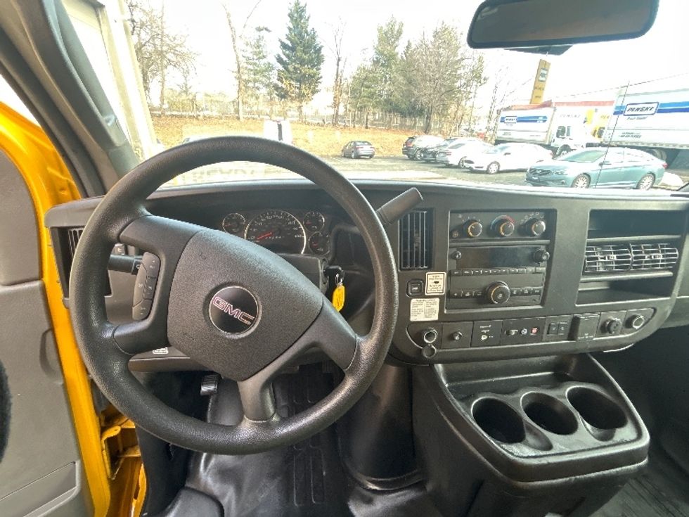 Light Duty Box Truck-Light and Medium Duty Trucks-GMC-2022-Savana G33903-Alexandria-VA-58,793\n\t\tmiles-$ 32,000 - Image 18